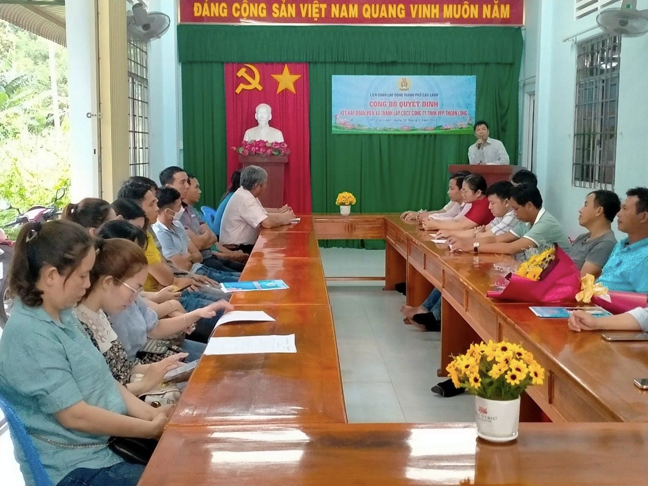Lễ công bố Quyết định kết nạp đoàn viên và thành lập CĐCS Công ty TNHH VPP Thuận Long