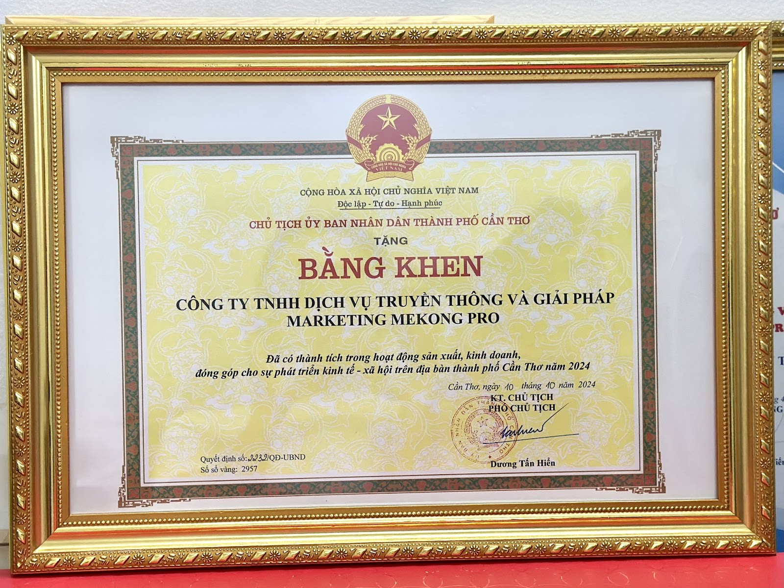 Giấy chứng nhận, bằng khen