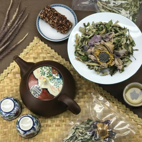Trà Lá Sen Với Trà Ướp Hoa Sen Có Gì Khác Biệt?