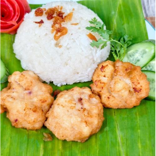 Chả mực ăn kèm với cơm trắng