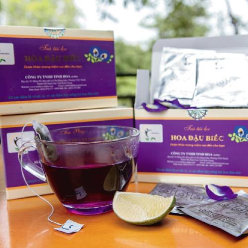 Vì sao hoa đậu biếc đổi màu?