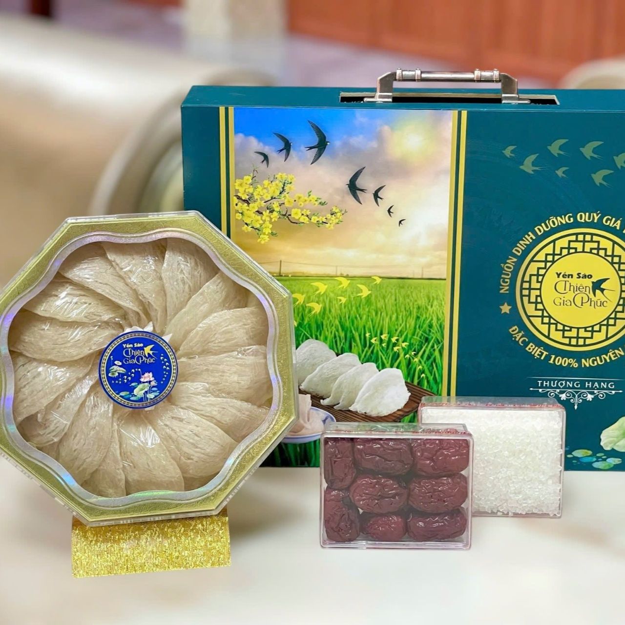 Yến chưng nha đam, lá dứa