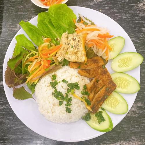 Cơm sườn chay + nước mắm chay