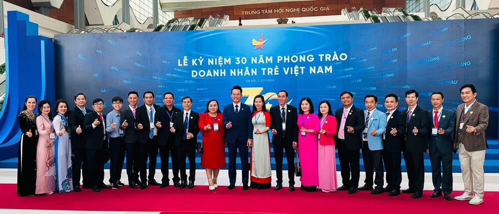 Tiền Thân và Thành Lập: