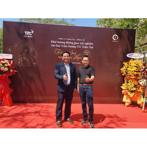 Cách khách mời tham dự