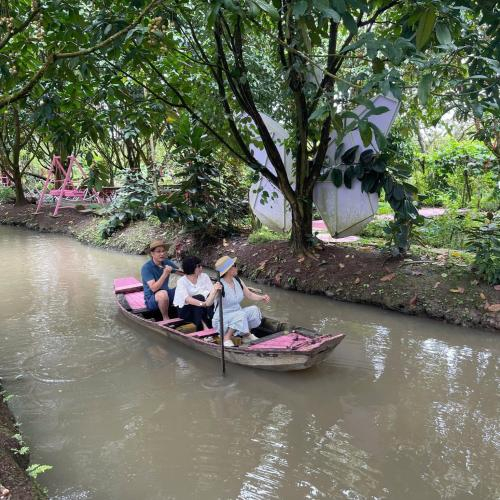 Hành Trình Trải Nghiệm Văn Hóa Miệt Vườn Sông Nước Tại Khu Du Lịch Tuấn Tường