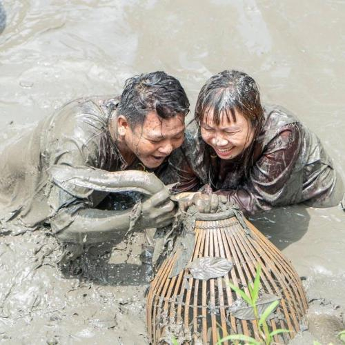 Trải Nghiệm Nơm Bắt Cá Đồng – Hoạt Động Dân Dã Đậm Chất Miền Tây Tại Tuấn Tường