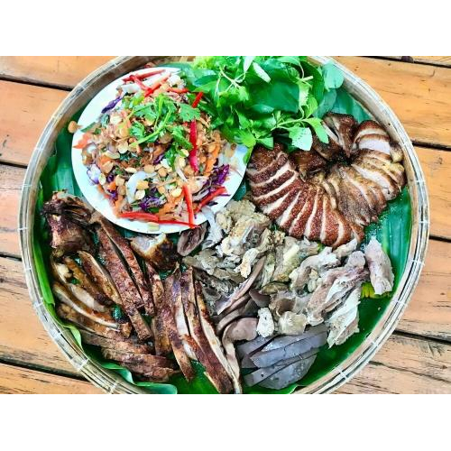 Đặc Sản Miền Tây Trên Mẹt: Bữa Cơm Dân Dã Đậm Đà Bản Sắc Tại Phú Điền