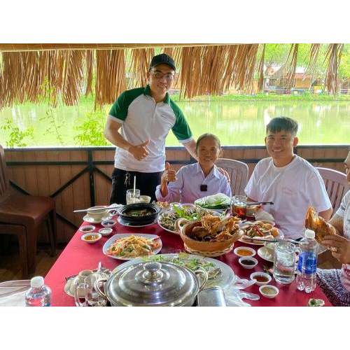 Đặc Sản Miền Tây Trên Mẹt: Bữa Cơm Dân Dã Đậm Đà Bản Sắc Tại Phú Điền