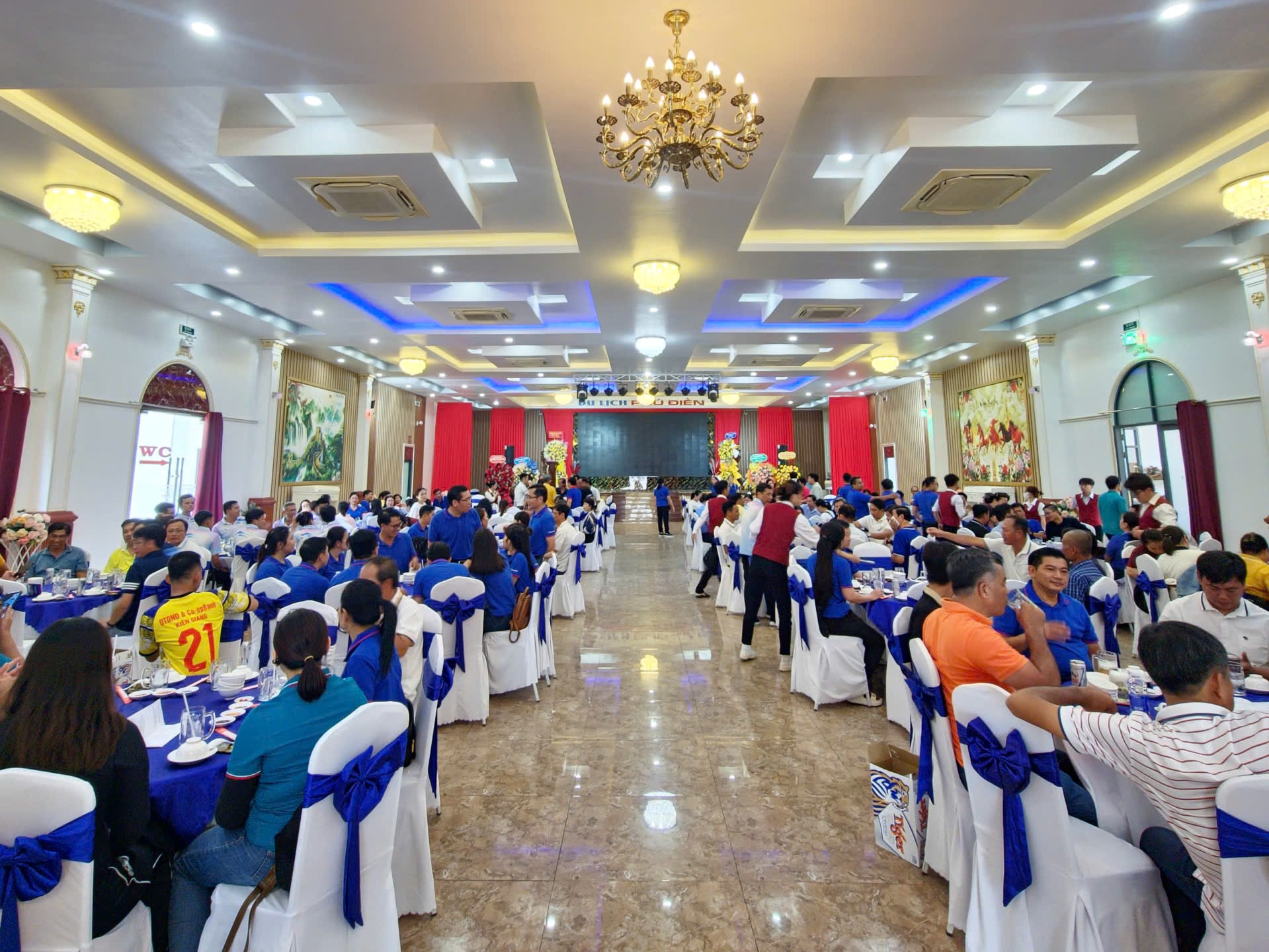Tiệc chiêu đãi ấm cúng tại Phú Điền
