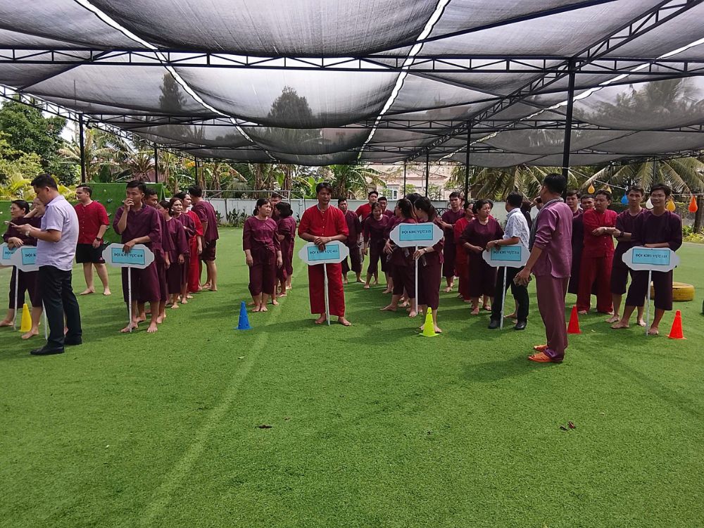 Nối tay truyền nước – Gắn kết đồng đội