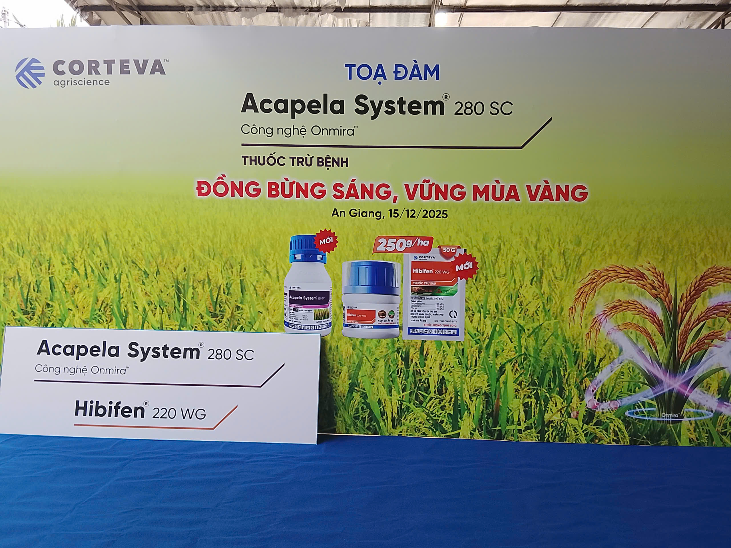 Không gian hội thảo gắn liền với thực tế sản xuất nông nghiệp