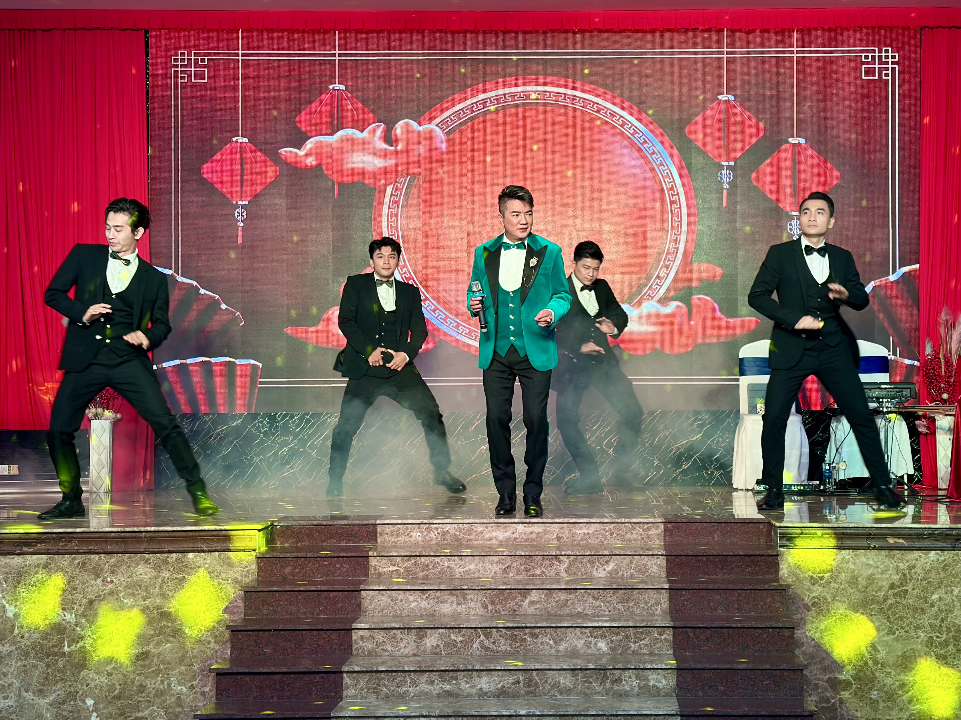 Ca sĩ nổi tiếng biểu diễn trong các sự kiện tại Phú Điền