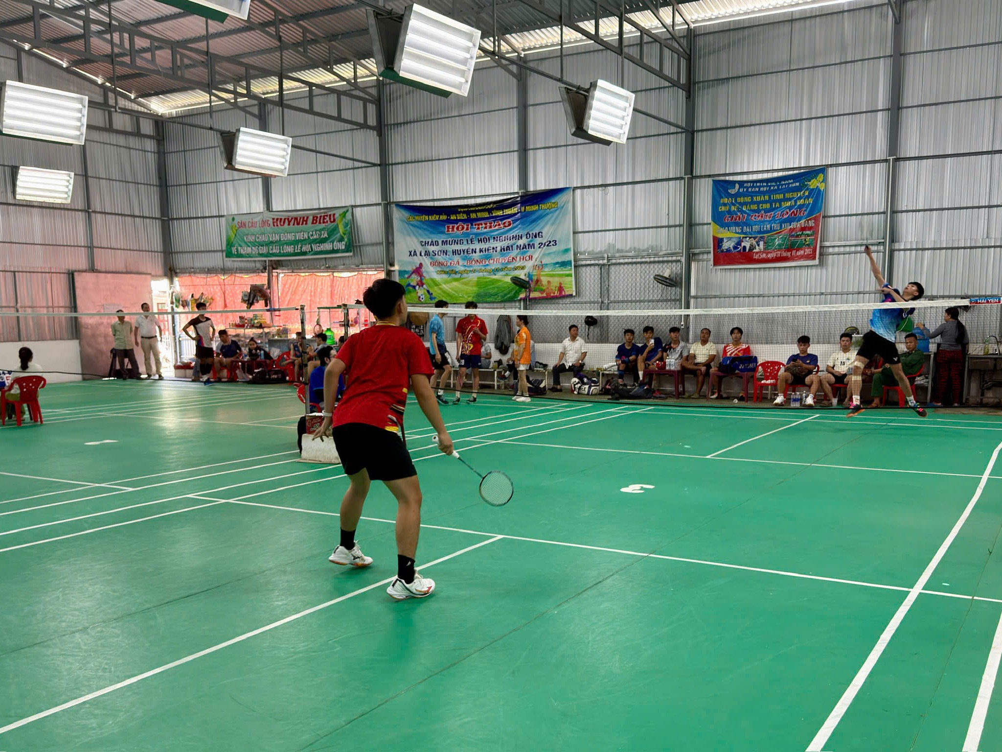 Không khí thi đấu sôi nổi