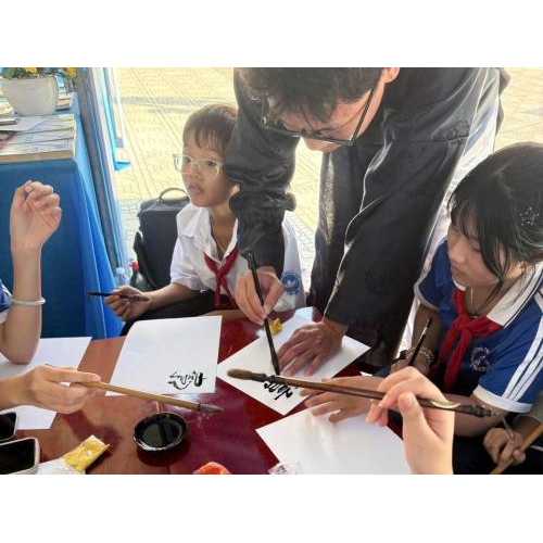 Lan tỏa văn hóa sách học đến cộng đồng biển đảo