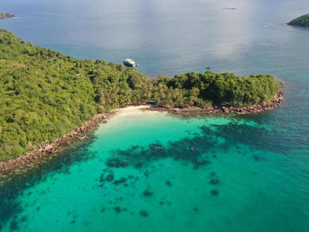 Khám phá các hòn đảo hoang sơ