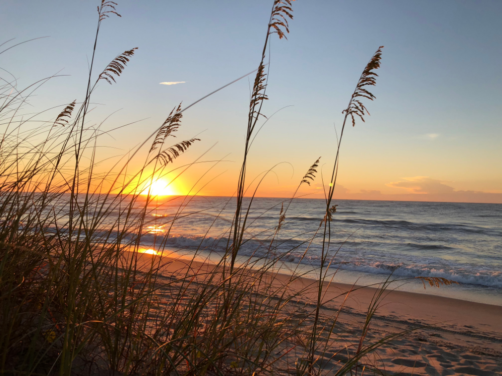 Bãi Thơm – Bãi biển yên bình và hoang sơ