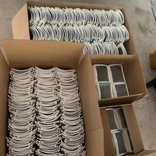 Vì Sao Nên Chọn Góc Lưới Inox 304 Viền Nhựa Cho Nhà Yến Của Bạn?
