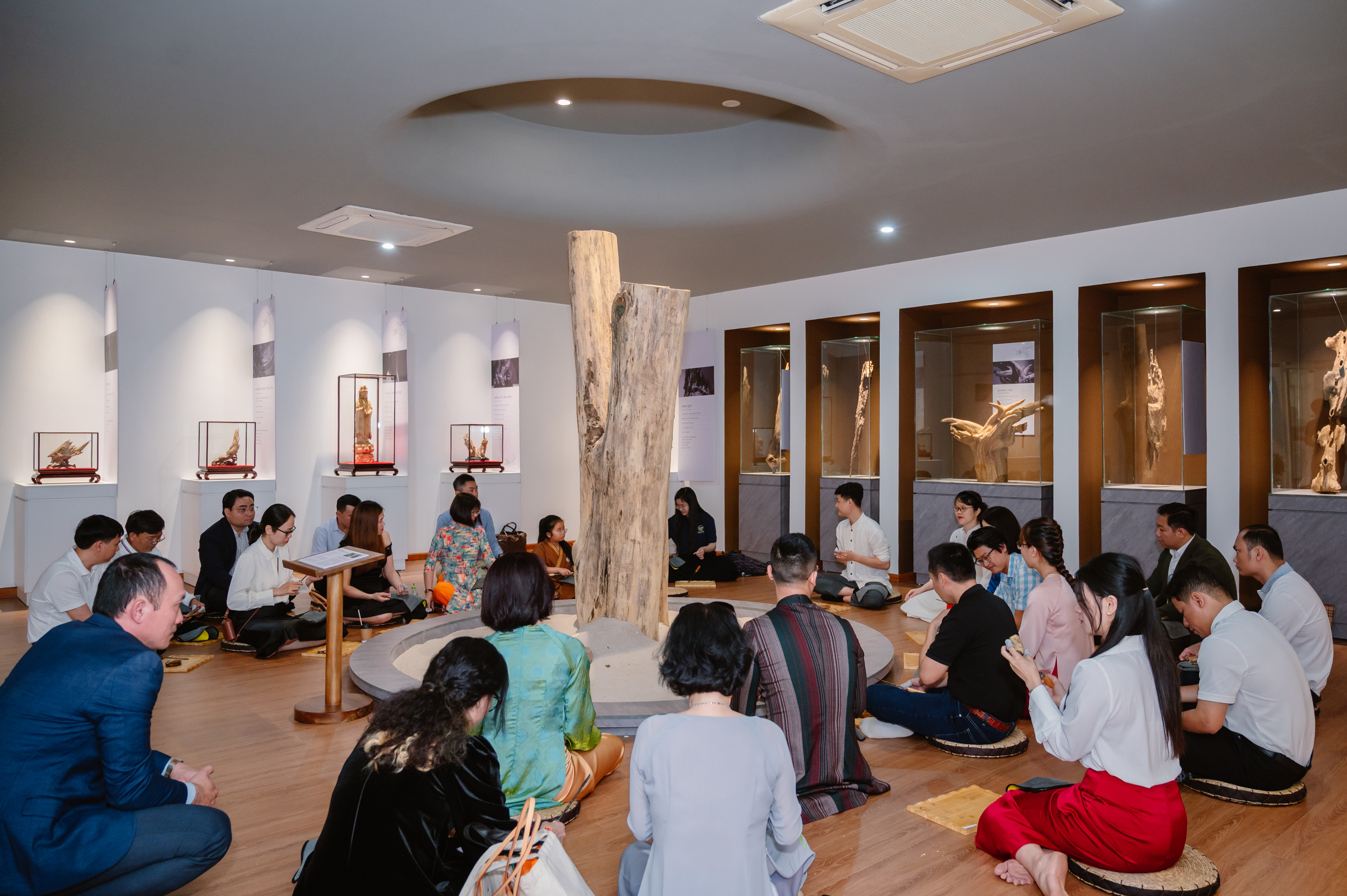 “Đến để trở về” – Hành trình trải nghiệm văn hoá trầm hương