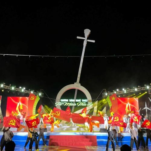Tỉnh Cà Mau Tổ Chức Chương Trình Nghệ Thuật Và Bắn Pháo Hoa Tại Quảng Trường Hùng Vương Và Quảng Trường Phan Ngọc Hiển Kỷ Niệm 80 Năm Tết Độc lập