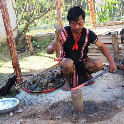 Làng Rèn Dao Dắk Lák