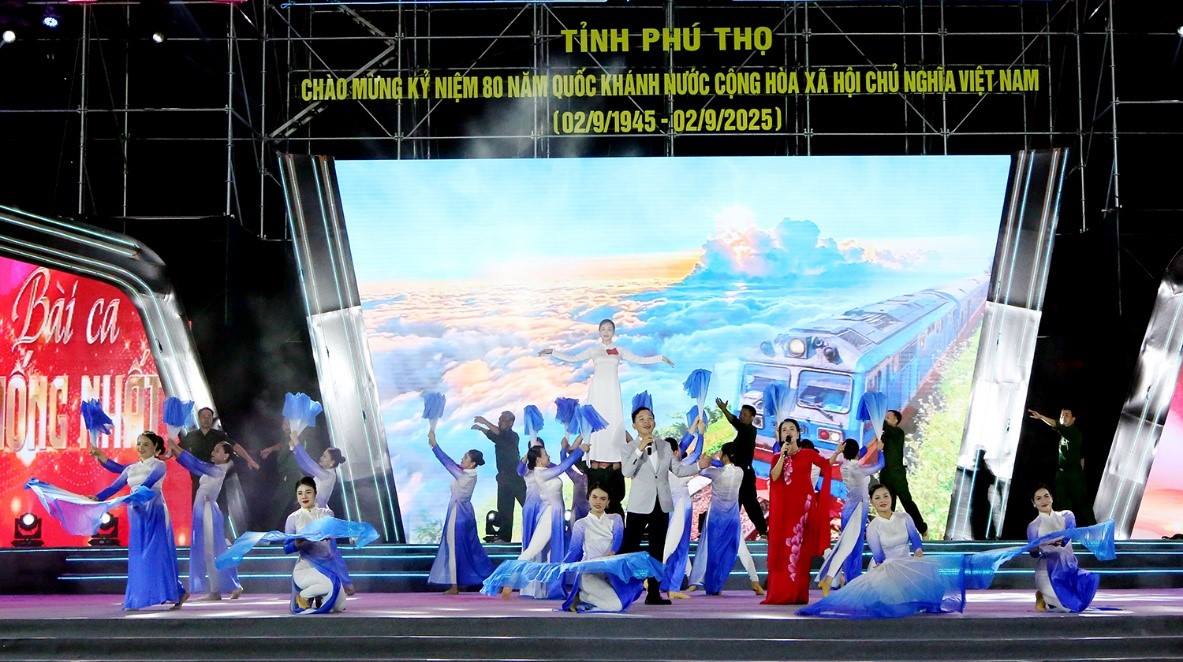 Chương trình nghệ thuật “Rạng rỡ non sông” và bắn pháo hoa chào mừng kỷ niệm 80 năm Quốc khánh 2/9