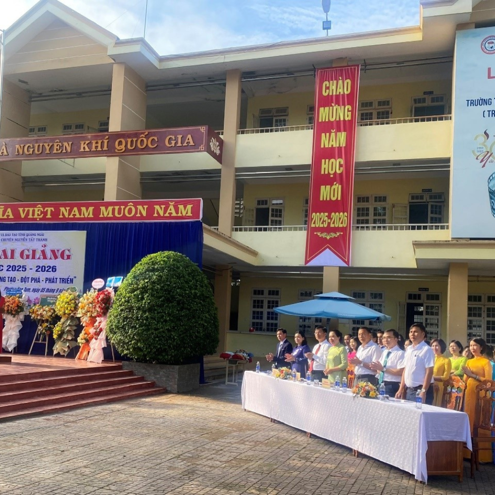 BHXH Tỉnh Quảng Ngãi Dự Lễ Khai Giảng Tại Trường THPT Chuyên Nguyễn Tất Thành