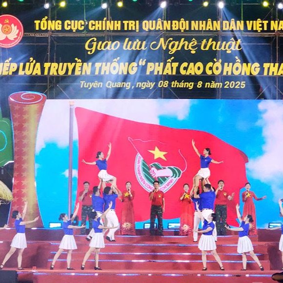Giao Lưu Nghệ Thuật Tiếp Lửa Truyền Thống Phất Cao Cờ Hồng Tháng Tám