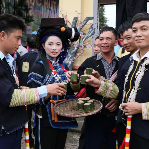 Các dân tộc địa phương