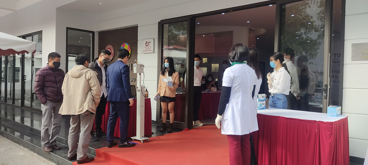 Siêu tốc nghiên cứu robot đo nhiệt độ trán từ xa Made in Việt Nam