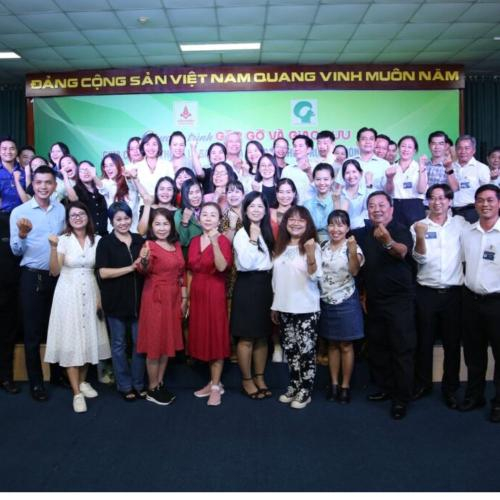 Câu Lạc Bộ Báo Chí & Truyền Thông Xanh Tham Quan Công Ty Thuốc Lá Sài Gòn