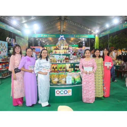 Khách tham quan & Trải nghiệm