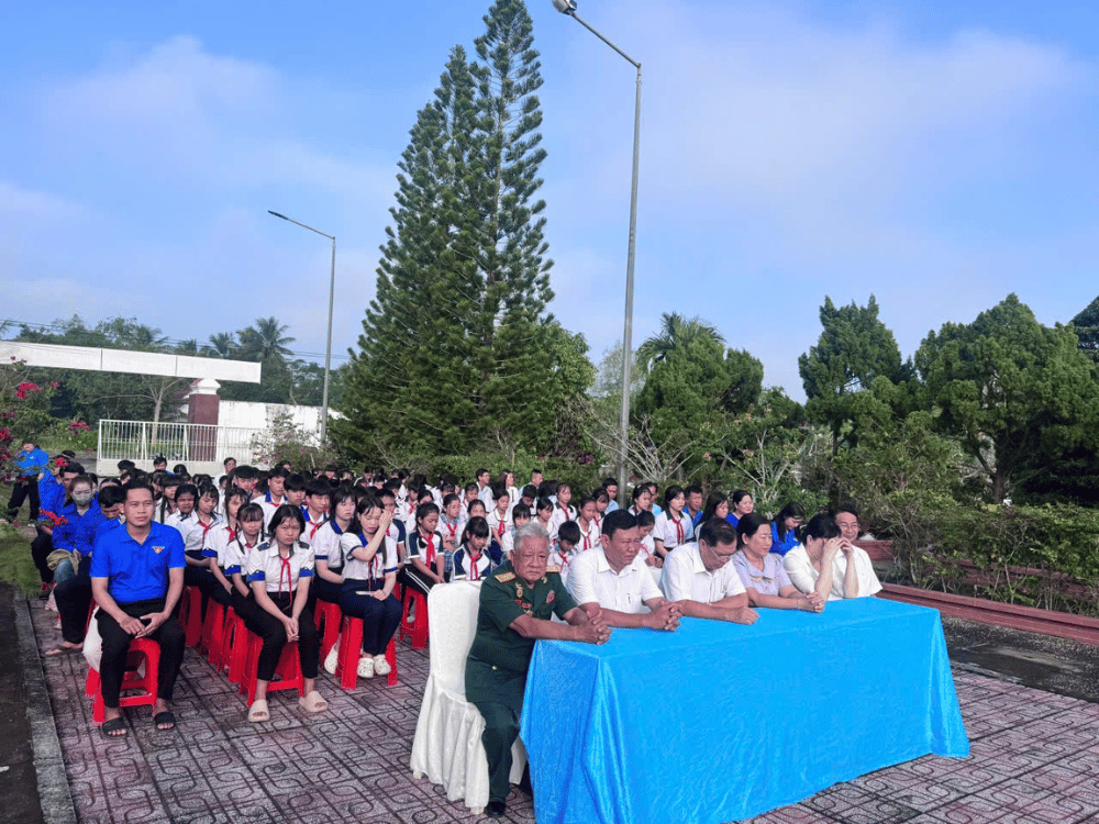 Hoạt động “Về Địa Chỉ Đỏ” nhân kỷ niệm ngày truyền thống Quân Đội Và Quốc Phòng Toàn Dân