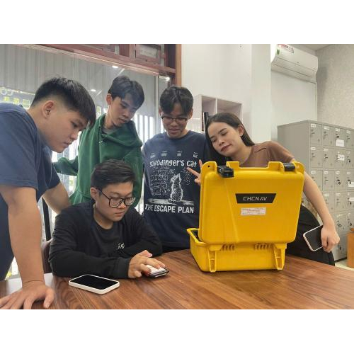 Duy Bình GEO tuyển thực tập sinh trắc địa – trải nghiệm thực tế với máy đo đạc hiện đại