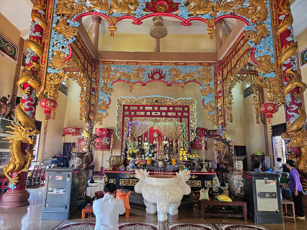 Về Cao Lãnh viếng đền thờ ông, bà chủ chợ