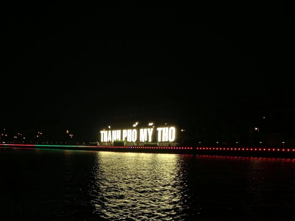 Tham quan về đêm trên sông