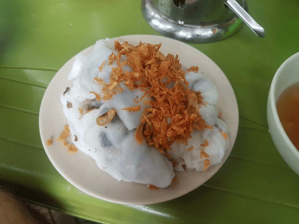 Món ăn nổi bật nên thử khi ghé thăm bánh cuốn Bà Xuân