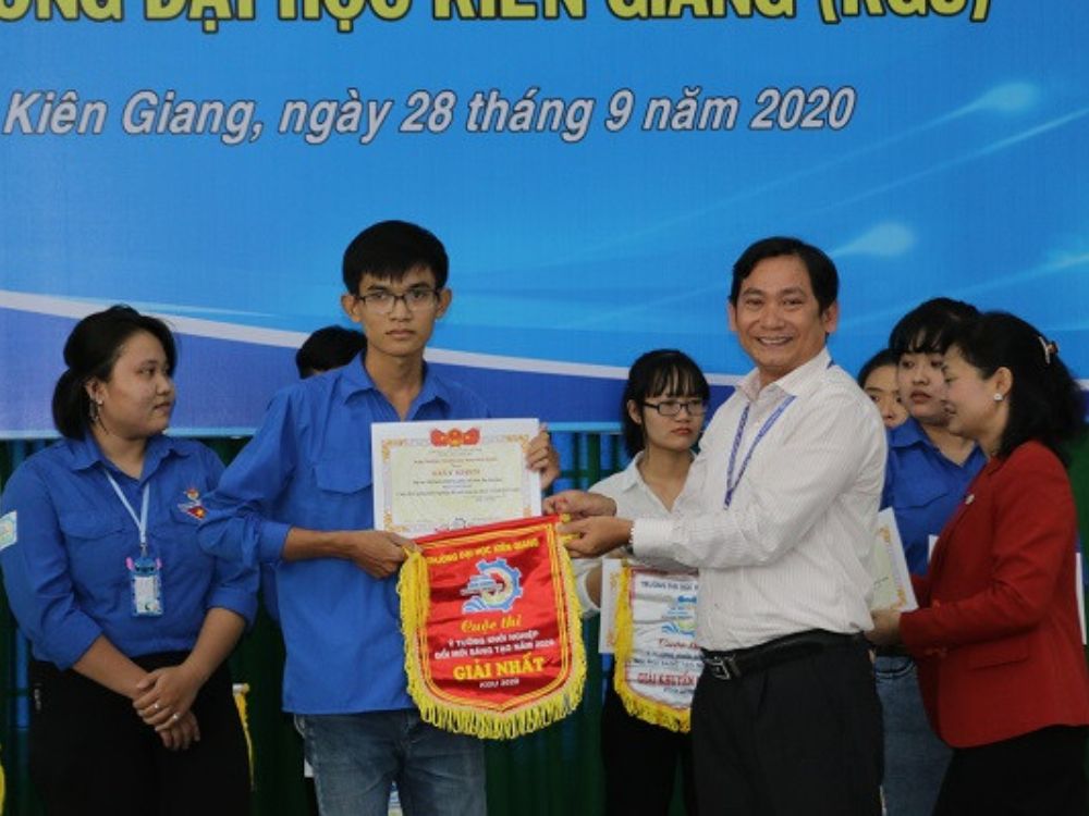 Nguyễn Trọng Hiếu giành giải Nhất với ý tưởng khởi nghiệp sáng tạo