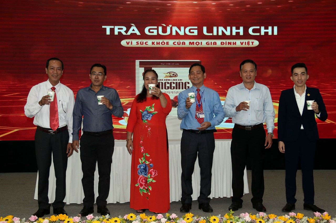 Phối hợp ra mắt sản phẩm trà gừng Linh chi