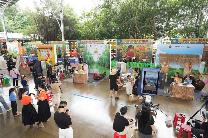 Cầu nối đưa nông sản tiến gần hơn với thị trường hiện đại