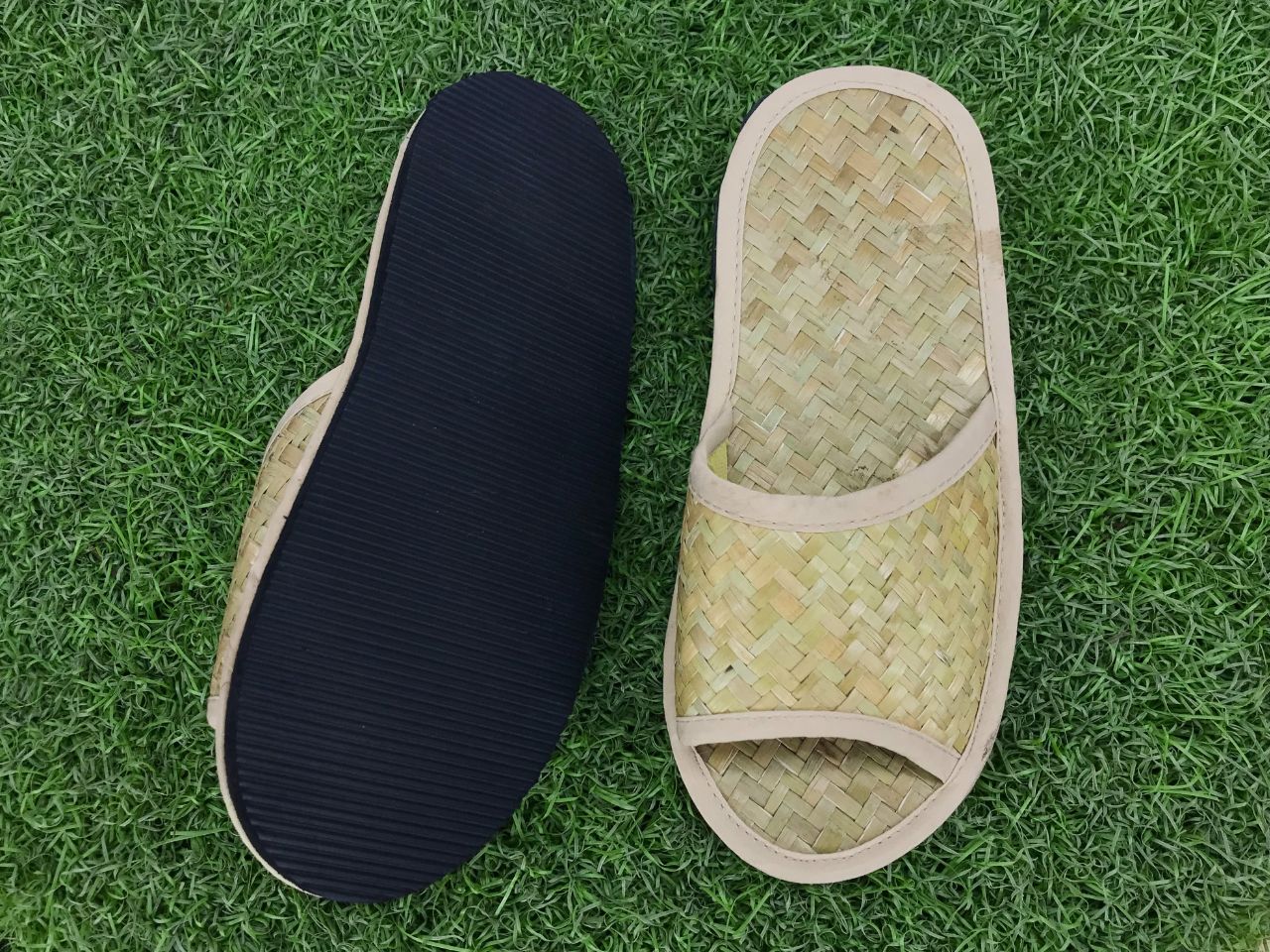 Dép cỏ bàng dùng để mang khi đi du lịch, đi chợ