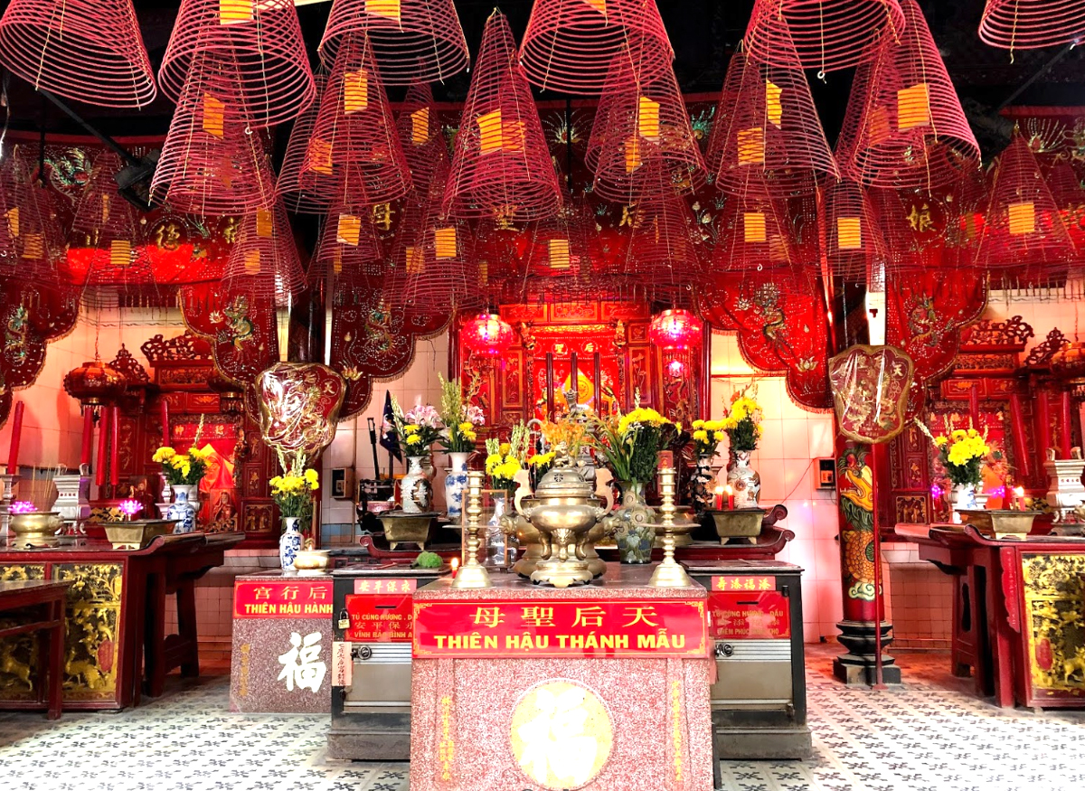 Chốn linh thiêng cầu gì?