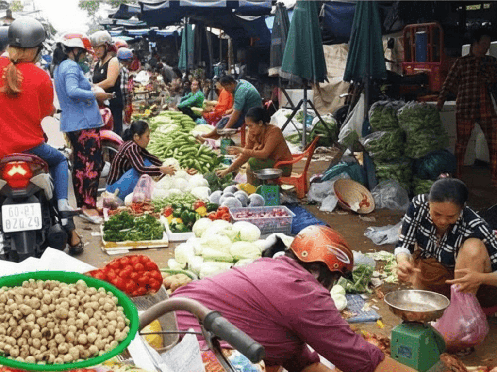 Không gian chợ đậm chất miền Tây