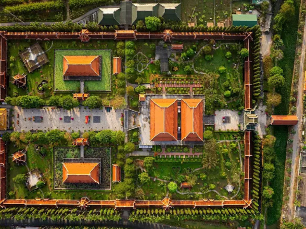 Nam Phương Linh Từ – Công trình gỗ uy nghiêm giữa lòng Đồng Tháp