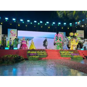 Tôn vinh nghệ thuật hoa kiểng qua không gian hóa trang