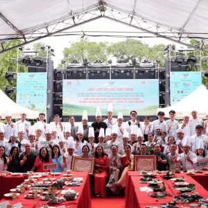 Đồng Tháp Xác Lập Dấu Ấn Với 20 Món Chay Từ Sen Tại Kỷ Lục Ẩm Thực Chay 2025