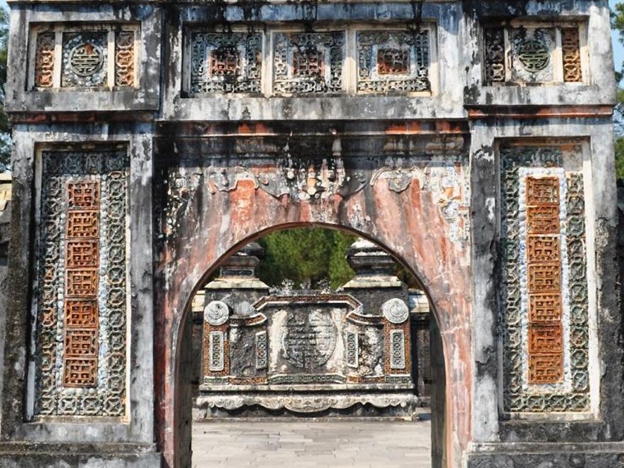 Bảo tồn lăng mộ vua Tự Đức