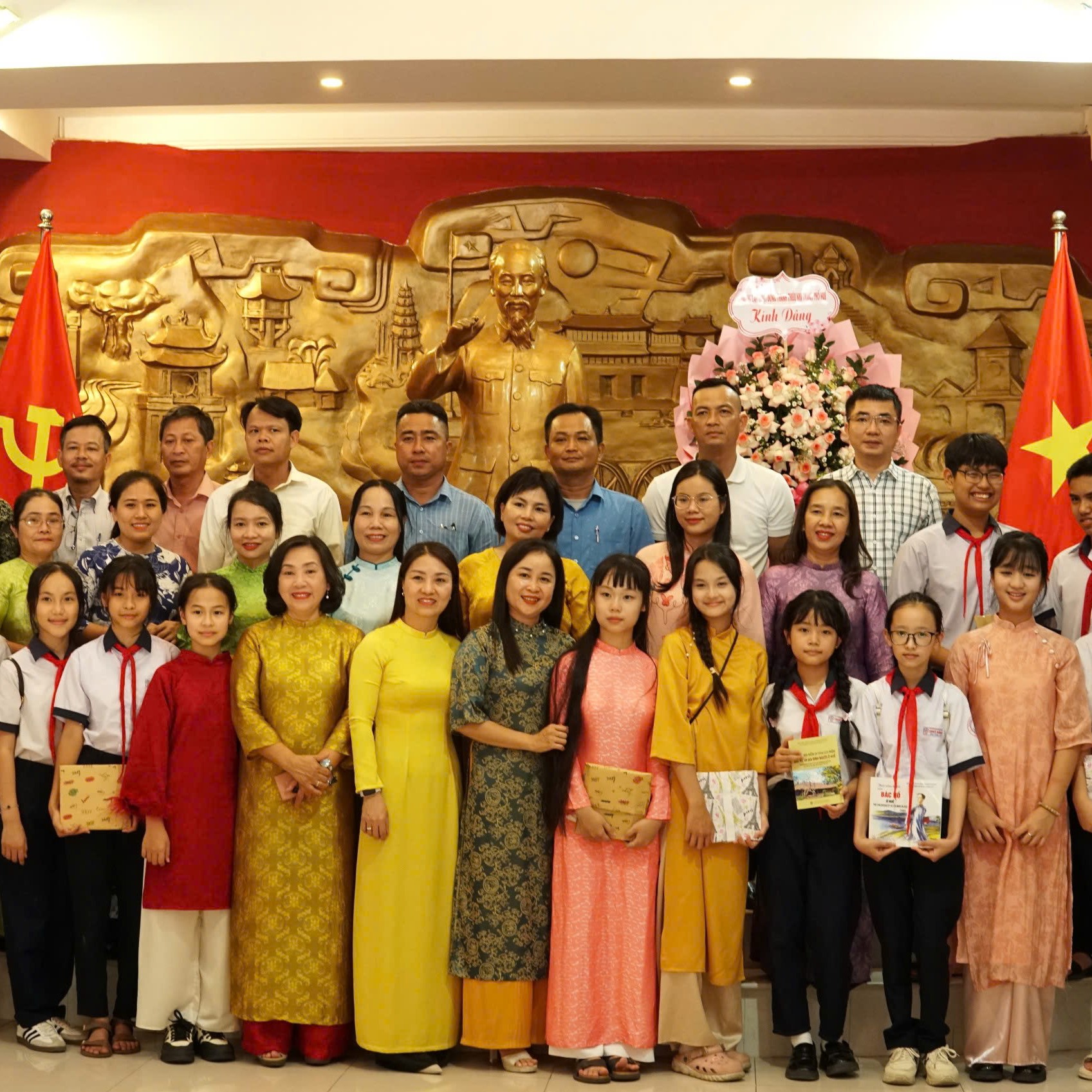 Sôi Nổi Các Hoạt Động Trong Ngày Hội Bác Hồ Với Thiếu Nhi - Thiếu Nhi Với Bác Hồ