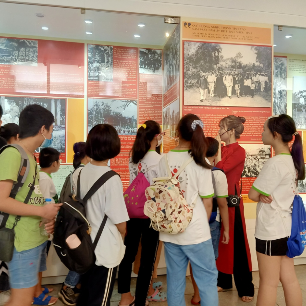 Công Ty Cổ Phần Đào Tạo VietFuture Tổ Chức Tham Quan, Trải Nghiệm Thực Tế Tại Bảo Tàng Hồ Chí Minh