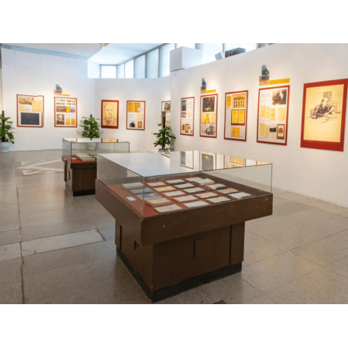 Triển lãm "Leenin Và Thời Đại"